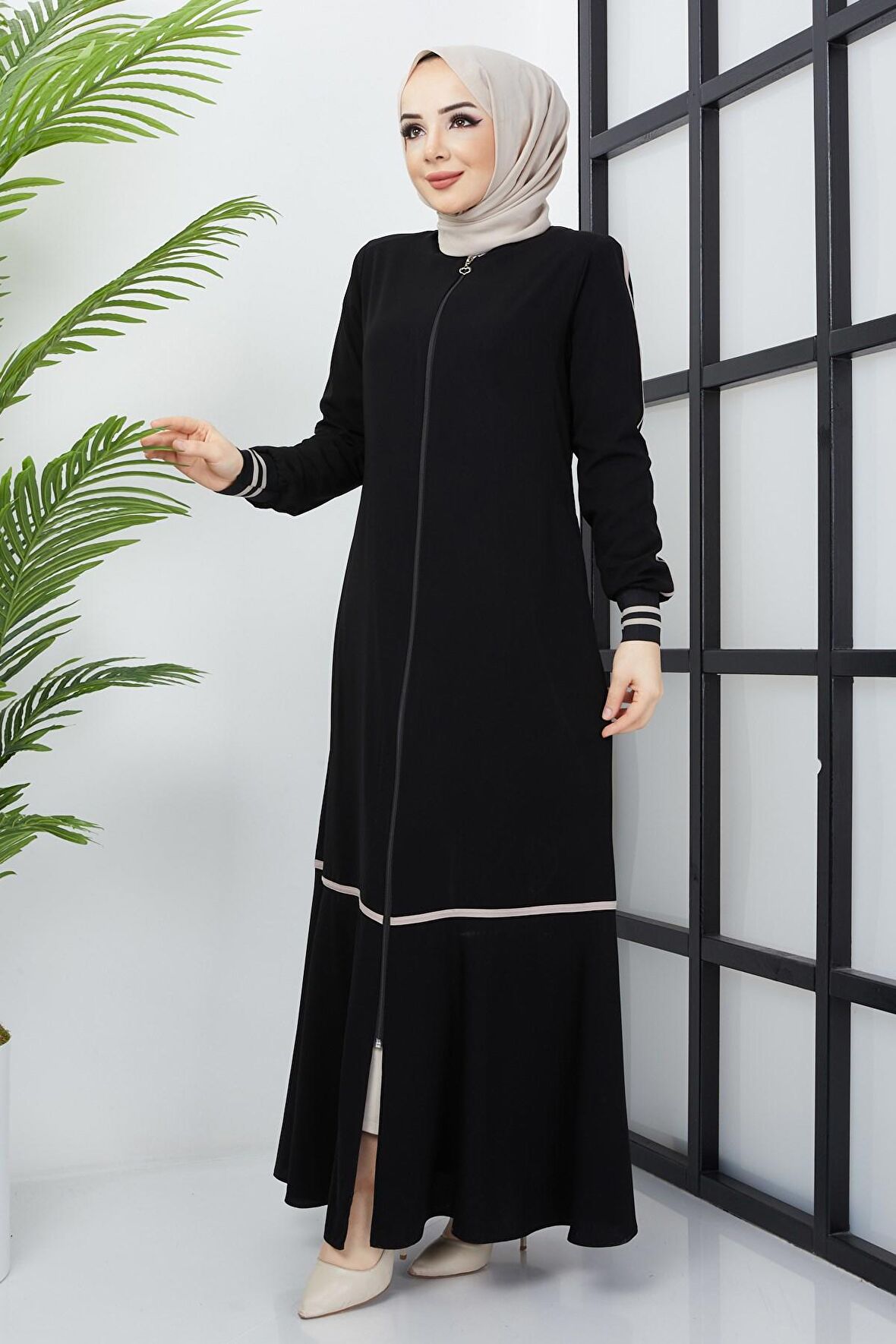 Çizgi Detaylı Siyah Ferace 